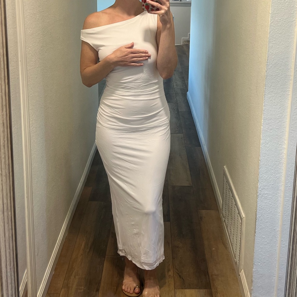 One Shoulder Bodycon Ruched Maxi Dress with Slit - Picture 4 of 4